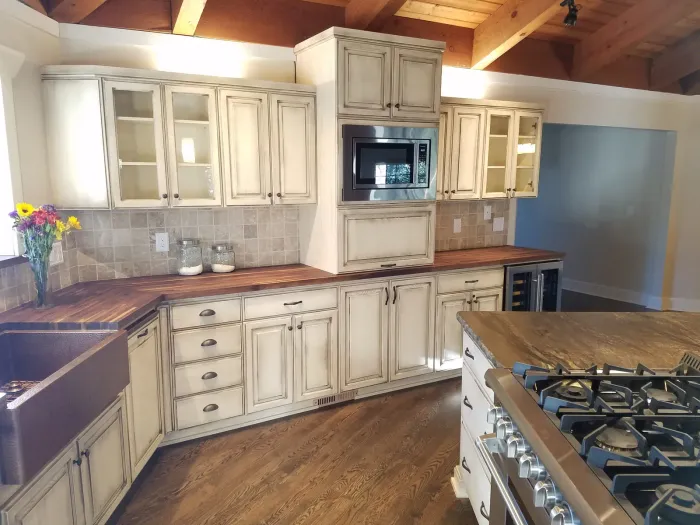 Mandina's Cabinets project photo