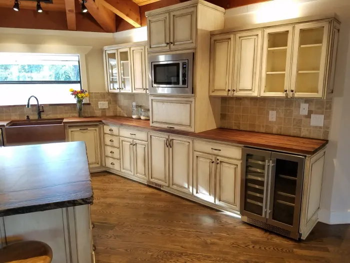 Mandina's Cabinets project photo