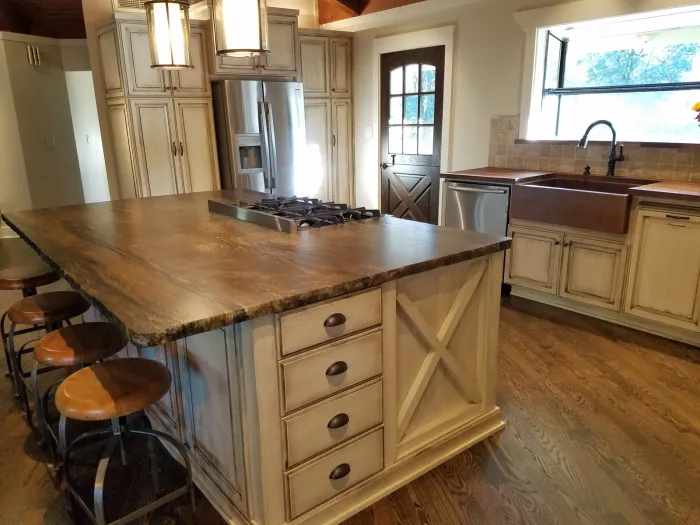 Mandina's Cabinets project photo