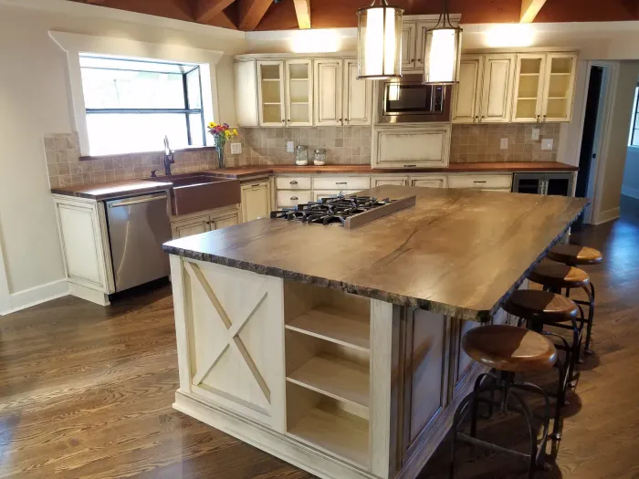 Mandina's Cabinets project photo