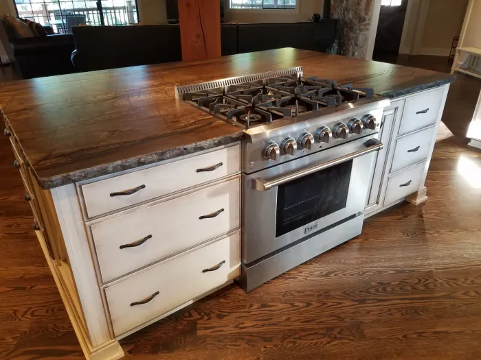 Mandina's Cabinets project photo