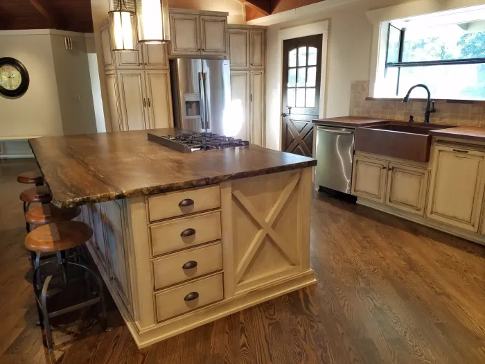 Mandina's Cabinets project photo