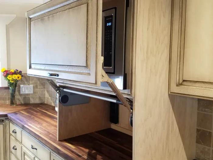 Mandina's Cabinets project photo