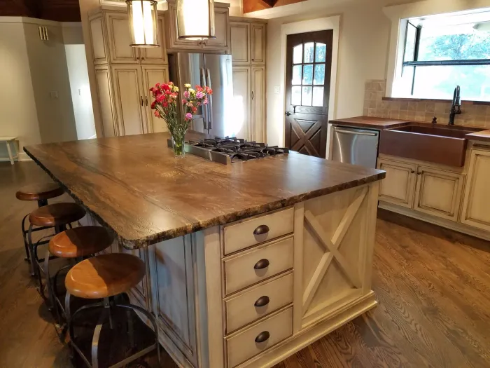 Mandina's Cabinets project photo
