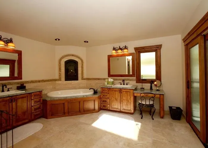 Mandina's Cabinets project photo
